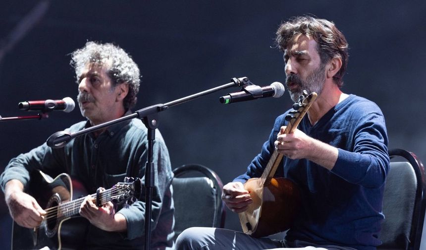 Metin & Kemal Kahraman “Ferfecir”i 25 yıl sonra Diyarbakır’da yeniden yorumluyor