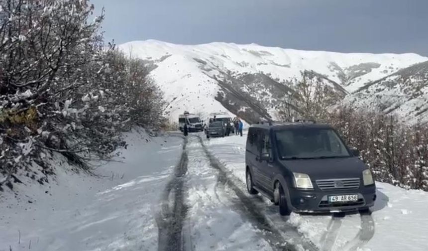 Muş’ta kar esareti; Yollar kapandı, 4 araç mahsur kaldı