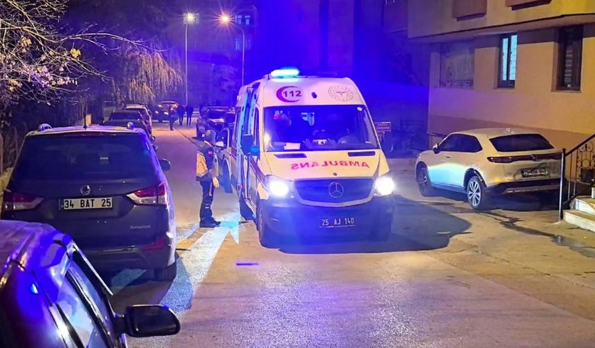 Otomobilde bıçaklı kavga: 3 yaralı