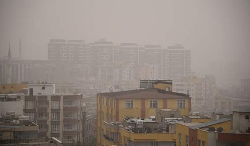Şanlıurfa'da toz taşınımı etkili oldu