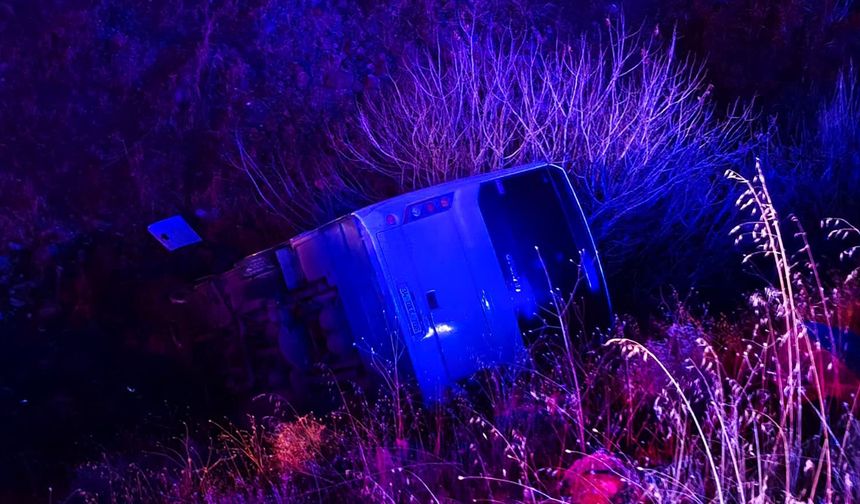 Siirt’te işçileri taşıyan otobüs devrildi: 17 yaralı