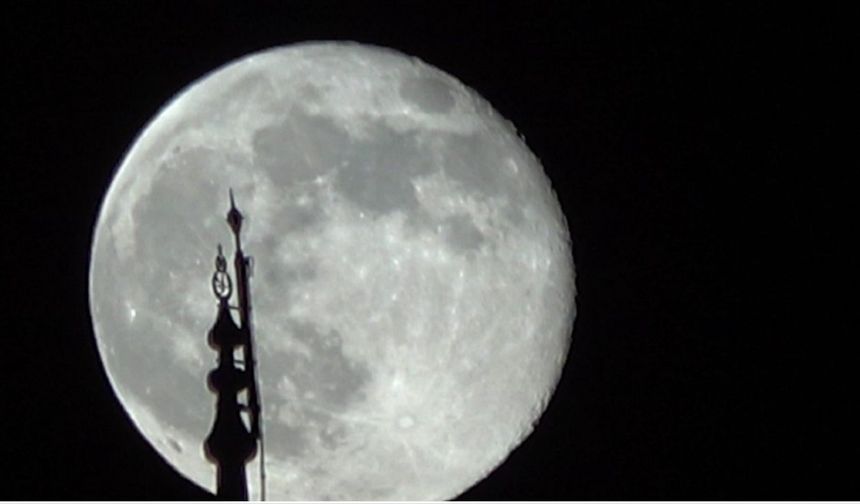 Şişkin ay, Van’da görsel şölen sundu