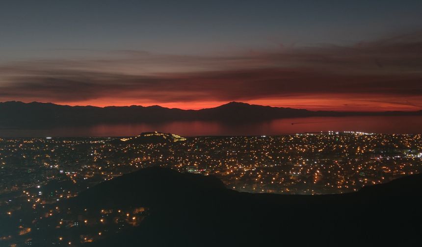 Van'da günbatımı büyüledi