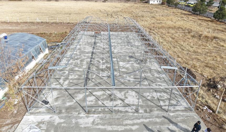 Türkiye'nin ilk ve tek akıllı serası kuruldu