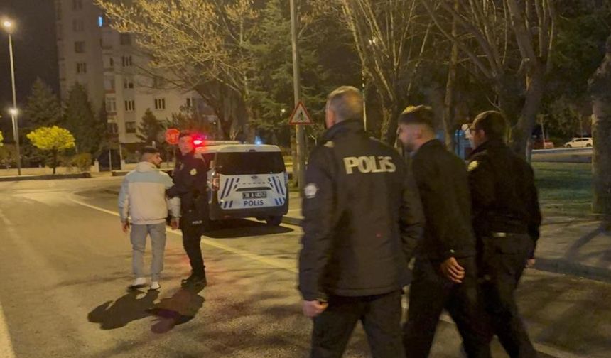 Arkadaşlarını darp ettiler, kaçarken mahsur kaldılar