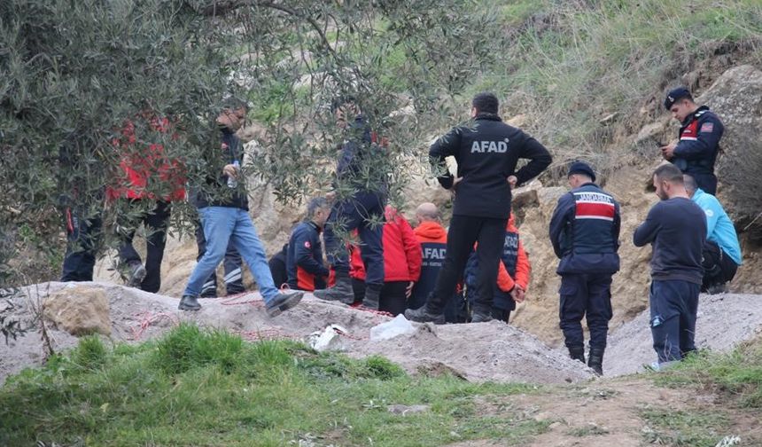 Define aramak için kazdığı tünelde ölü bulundu