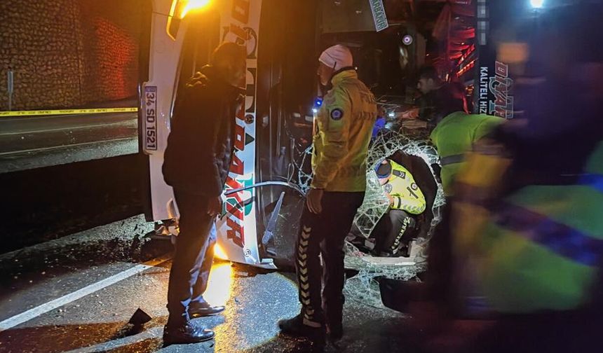 Diyarbakır firması yolcu otobüsü Osmaniye’de devrildi: 3 yaralı