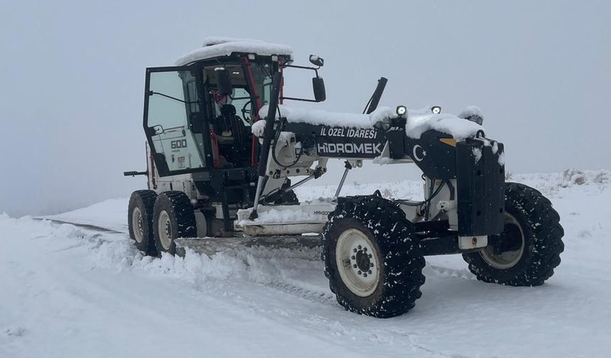 Elazığ'da 111 köy yolu kapandı