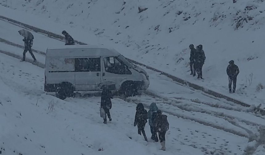 Hakkari Yüksekova yoğun kara teslim