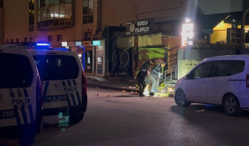 Silahlı kişiler kafeyi bastı ortalık kan gölüne döndü: 1'i ağır 4 yaralı