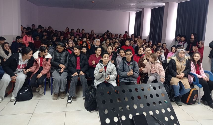 Mardin’de öğrenciler LGS öncesi moral konserinde coştu