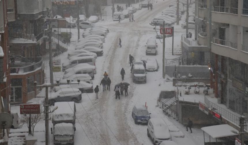 Mardin'deki 500 kırsal mahallede yol kapandı