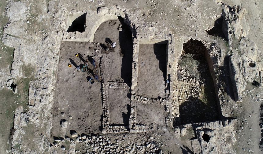Mardin'deki 2 bin yıllık Rabat Kalesi'nde arkeolojik kazı