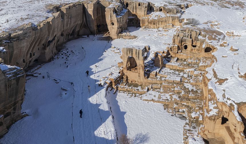 Mardin’in antik kenti Dara beyaza büründü