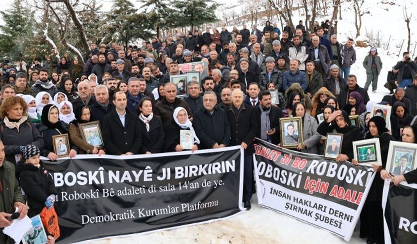 Roboski'de mezar başında 14. yıl anması