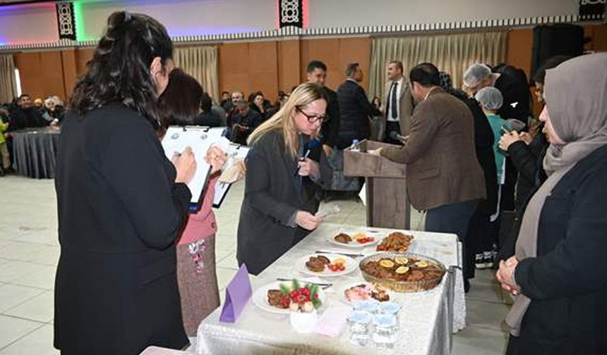 Siirt’te veliler arasında yemek yarışması