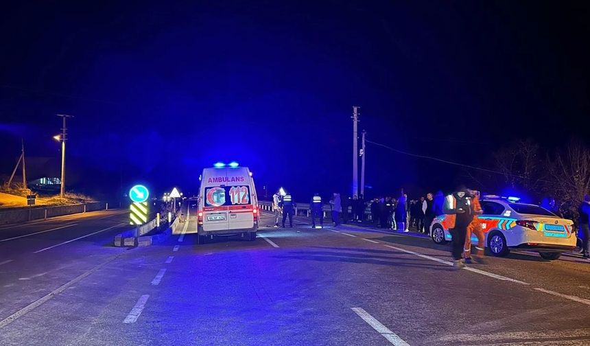 Otomobilin çarptığı 3 yaya öldü