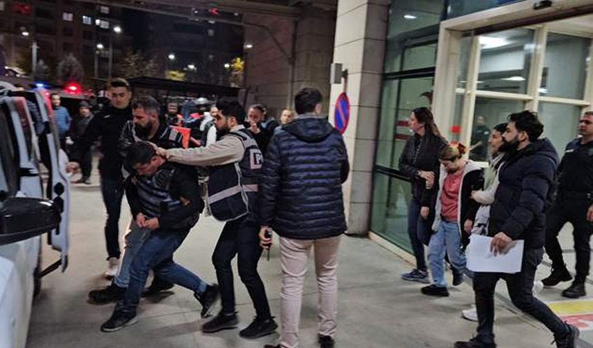 Yasa dışı bahiste kaybetti, komşusunu öldürüp bileziklerini aldı