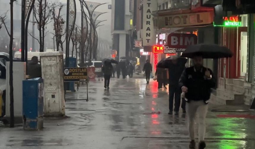 Yüksekova'da uçak seferleri iptal edildi