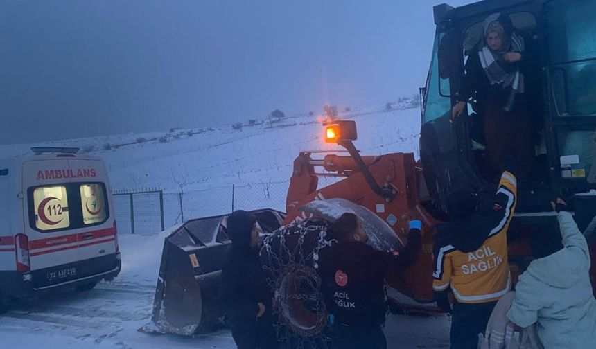 Batman’da hamile kadın kepçeyle kurtararıldı