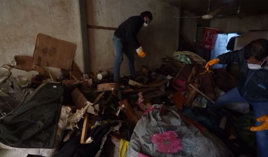 Bir evde 168 ton çöp çıktı