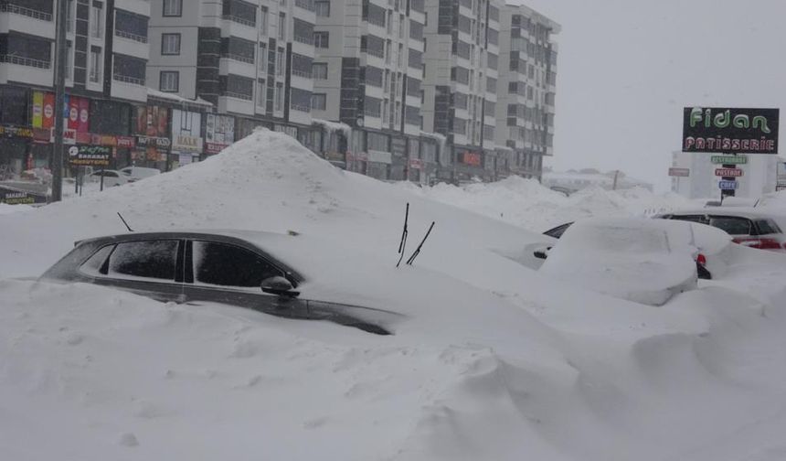 Bitlis kara gömüldü, 335 köy yolu kapalı