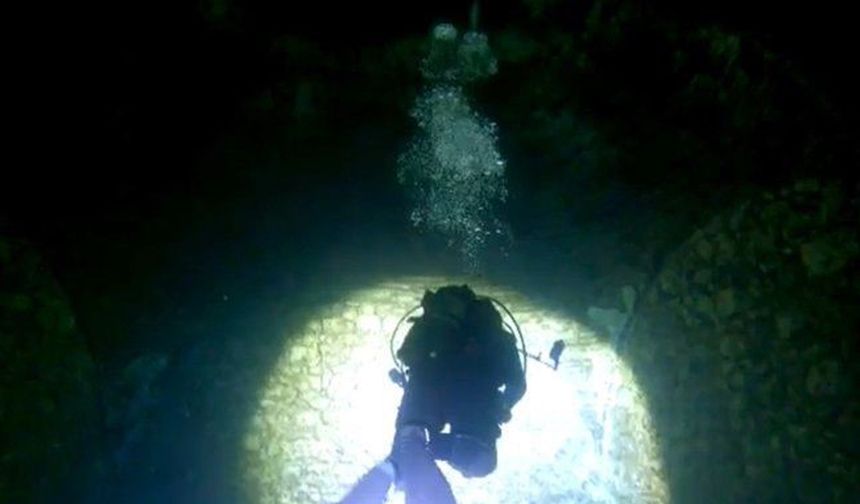 Diyarbakır'da sualtındaki Tekye Medresesi görüntülendi