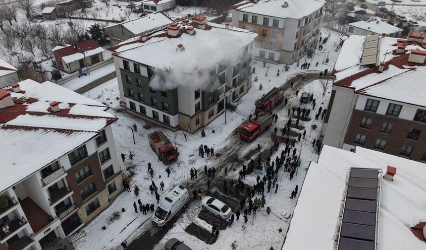 Elazığ’da yangın: 11 kişi dumandan etkilendi