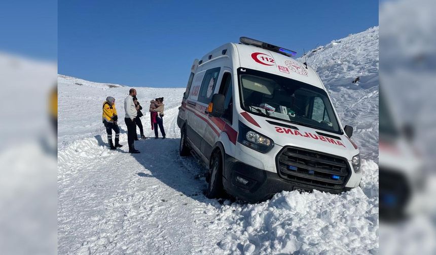 Elazığ'da hasta çocuğun yardımına greyder yetişti