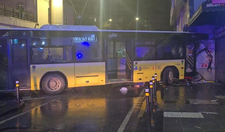 İETT otobüsü binaya çarptı: 6 yaralı
