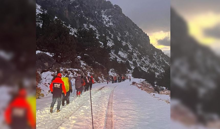 Kamp için çıktıkları dağda mahsur kaldılar