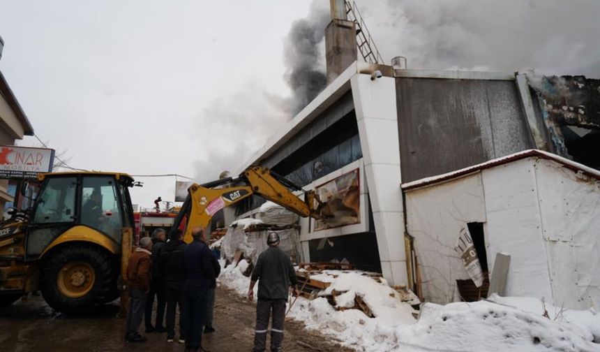 Mobilya fabrikasında yangın söndürüldü: 1 ölü, 1’i ağır 7 yaralı