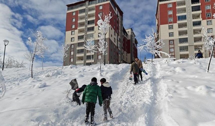 Muş’ta eğitime 1 gün kar molası
