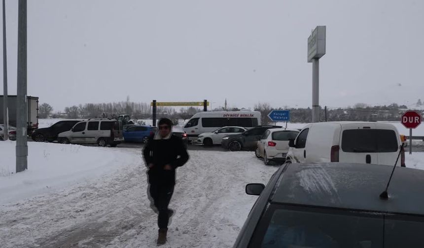 Sivas-Malatya yolu kapandı