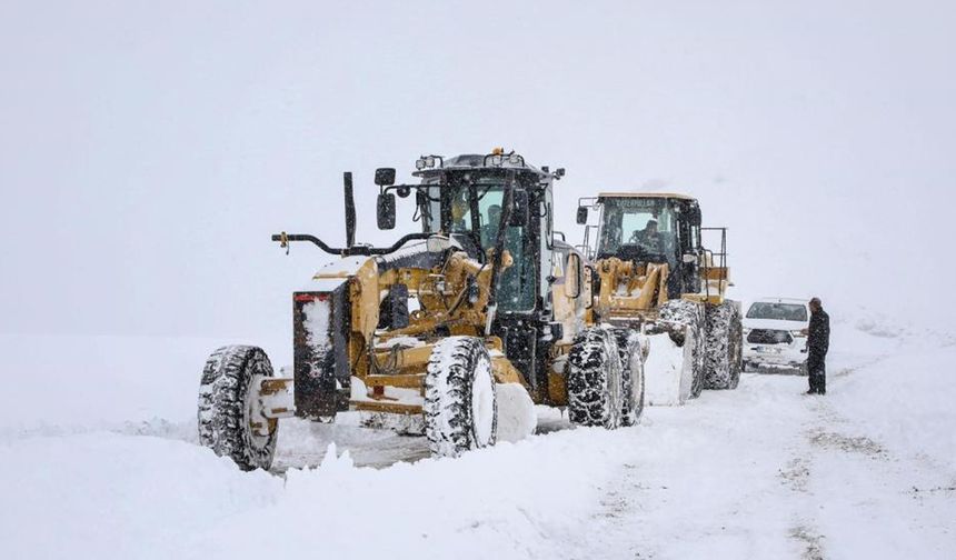 Van’da 363 yerleşim yerinin yolu kapandı