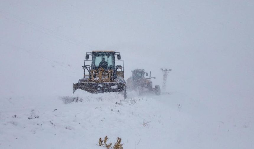 Van’da 671 yerleşim yerinin yolu ulaşıma kapandı