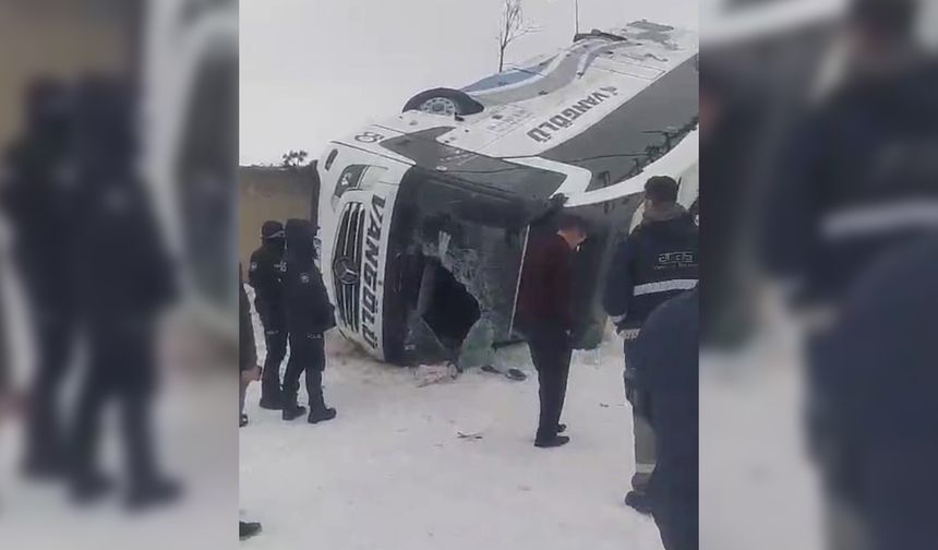 Ağrı’da yolcu otobüsü devrildi: 16 yaralı
