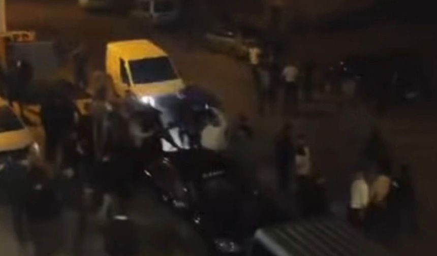 Aracıyla kavga edenleri ezdi