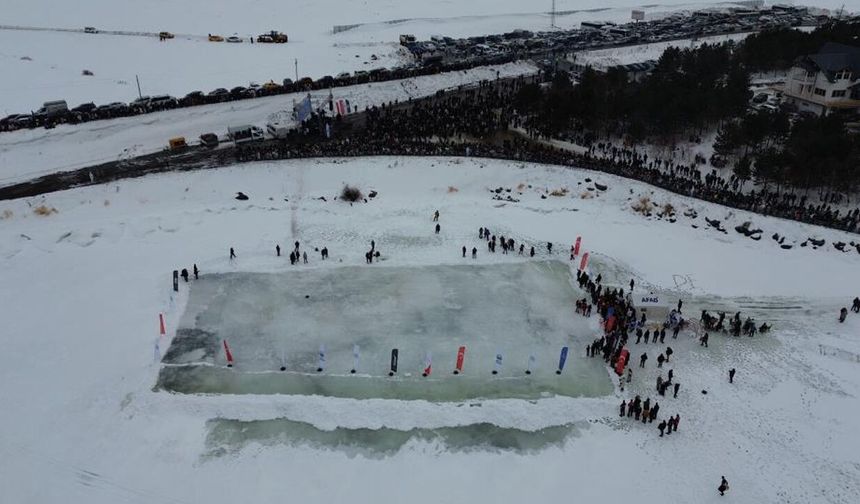 Çıldır Gölü'nde buz pateni