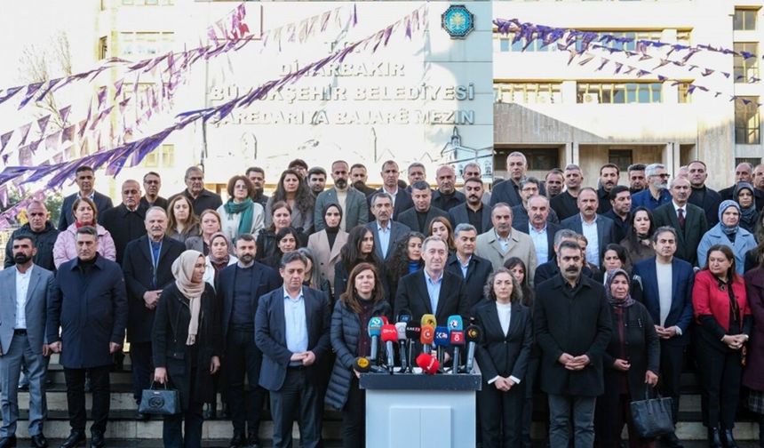 Diyarbakır'da Eşbaşkanlardan kayyım tepkisi: Atanan belediyelerde görevlerine dönmeli