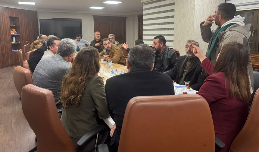 Diyarbakır Büyükşehir Sur’daki seyyar satıcılar ile bir araya geldi