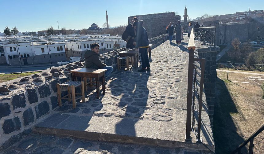 Diyarbakır Surları üzerinde kafe tartışması