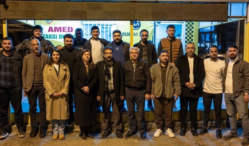 Diyarbakır Eşbaşkanı Bucak’tan taksi durağına ziyaret