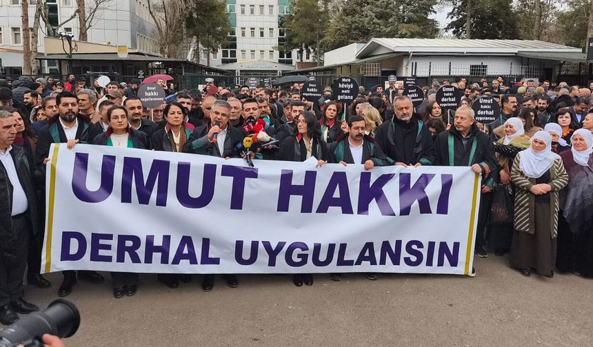 Diyarbakır’da avukatlar, ‘Umut hakkı’ için yürüdü