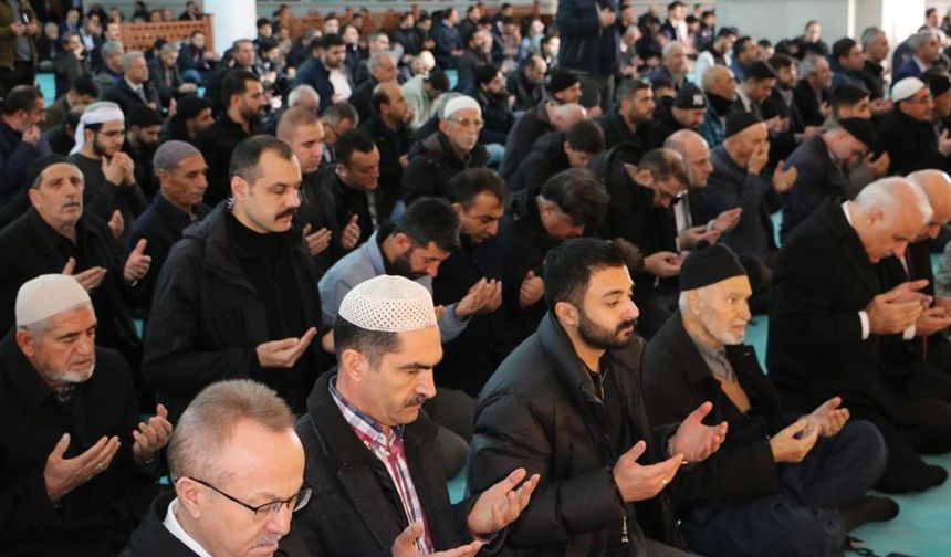 Diyarbakır’da depremde hayatını kaybedenler için mevlit