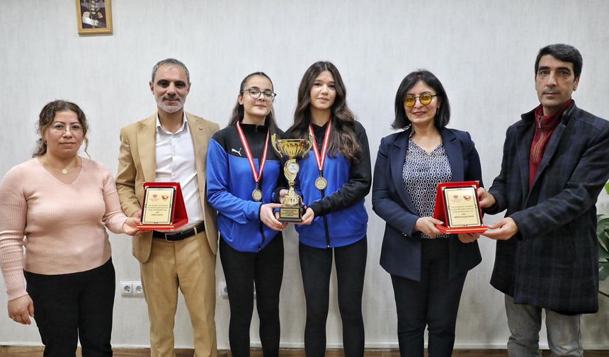 Diyarbakır’da kadın voleybol takımı namağlup şampiyonluk