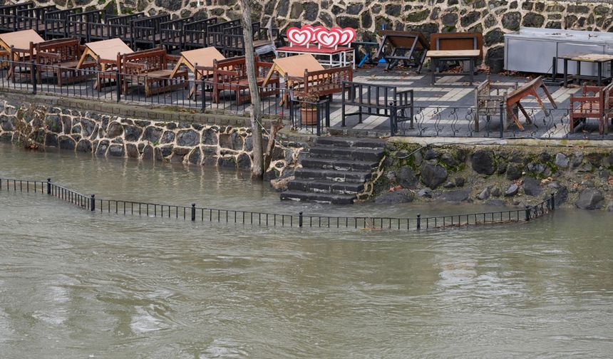 Diyarbakır’da yağışlar Dicle Nehrinde yapılaşma riskini ortaya çıkardı