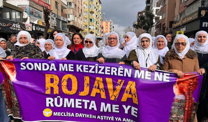 Diyarbakır’daki Barış Anneleri: Silah ve bomba yerine çiçekler açsın