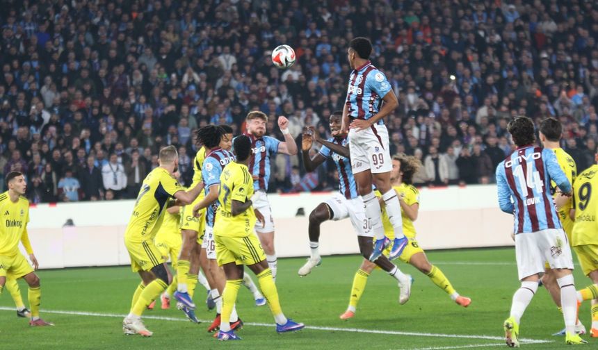 İlk yarı: Trabzonspor: 2 - Fenerbahçe: 2