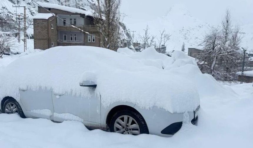 Hakkari’de 210 köy ve mezranın yolu kapandı